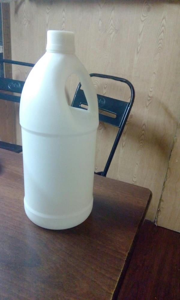 This Round Side Handle Jerry Cans are available in 4 different Sizes 250 ml, 500 ml ,1 ltr and 5 ltr . These products are made under supervision of experts.