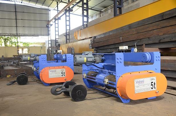 Sahjanand Infratech Electric wire rope hoist design in modular construction which greatly simplifies, repairs and cut down time. The special features are low headroom, spur/ helical gear running on anti friction confirming to  IS 325 fail to safe brakes with automatically operated in case of any power failure.- Capacity 500 Kgs to 15000 Kgs.Equivalent to IS 3938.