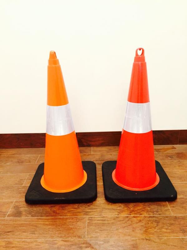 HEAVY DUTY TRAFFIC SAFETY CONEHEIGHT- 750 MMWEIGHT- 5 KGMOULDED BASE, INJECTION MOULDED, UV NON FADING COLOURFLEXIBLE MATERIAL, HEAT RESISTANT: -20 to +60 DEGREE