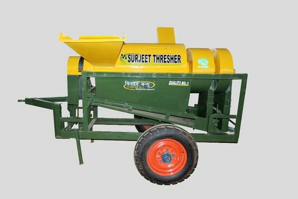 Surjeet Paddy And Multi Crop Thresher (Run By 5 H. P/ Power Tiller)
Quality threshing of paddy, wheat, soybean and other crops.
Produces long and smooth husks.
The produced husks are thrown at the distance of 20 feet.
Threshing of both moist and dry crop can be done.