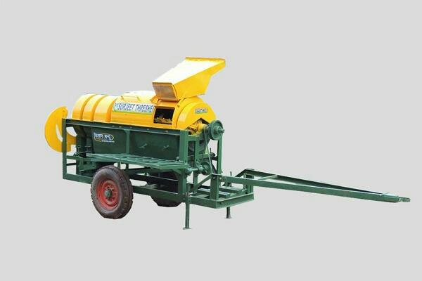 Quality threshing of paddy, wheat, soybean and other crops.Produces long and smooth husks.The produced husks are thrown at the distance of 20 feet.Threshing of both moist and dry crops can be done.