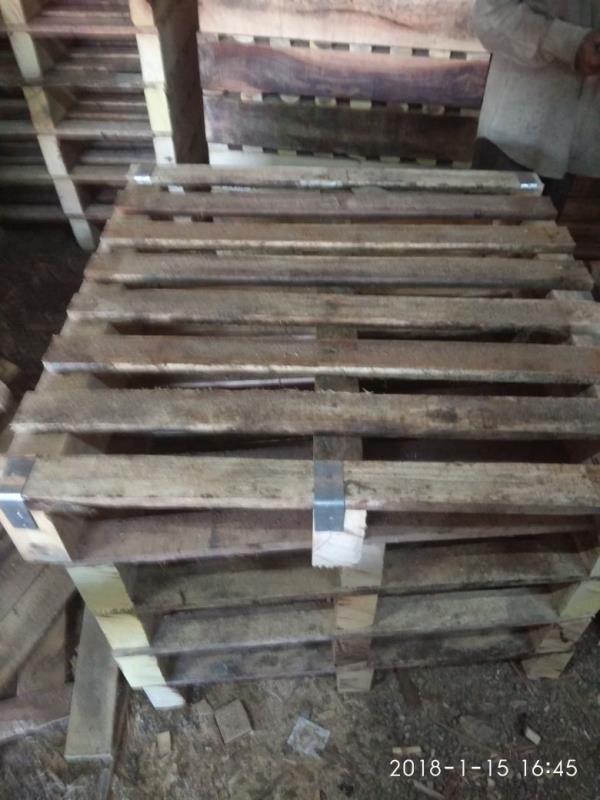 Size=950 × 950 mm ..2 way pallet mostly use in tiles ,sanitary , bricks ,cement ,cement products ..we can use this product in multi way .