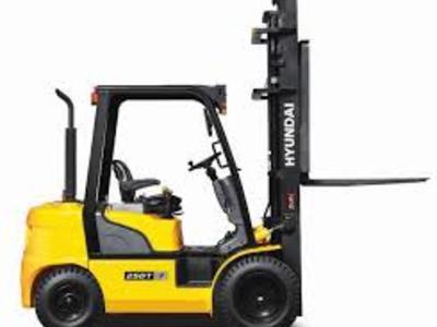 Engine model	Hyundai WIA WC30D Engine output	60kW / 2500rpm Travel speed unloaded	20.5 km/hTurning radius (mm)	2313 mmLoad capacity (kg)	2500 kgLifting speed unloaded	600 mm/s