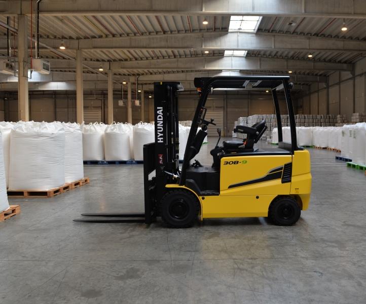  HYUNDAI MATERIAL HANDLING EQUIPMENT ELECTRIC COUNTERBALANCE FORKLIFT TRUCKS