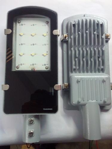 KAVITA SOLAR offers a wide range of Solar PV LED Street Light with standard and custom built versions. The Standard model generally conforms to MNRE specifications.Key Features:Stand Alone System