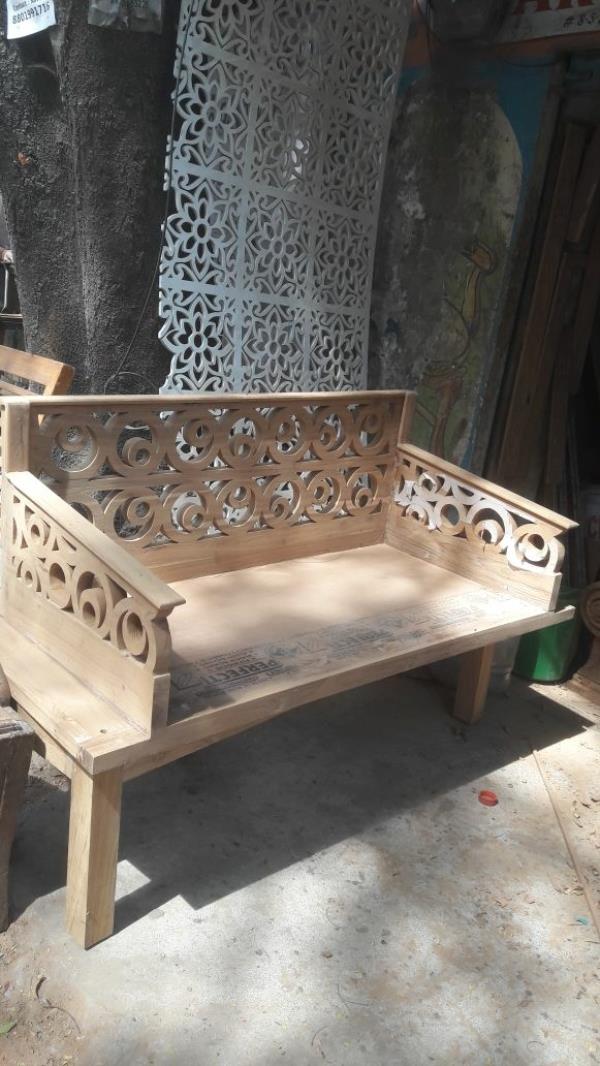 Beat fallciling sowing jhola nicely cnc cutting design best teak wood quality wood back rest is nice ease hand rest sheeting size clearly 48 Inches back height 16 inch side Handel 12 inch with polishing finish natural teakwood color and without chain set only on jhola best prices on delivery charge home delivery first order after 10 to 12 delivery time
