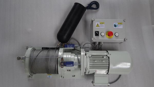 ELECTRIC WINCH MANUFACTURER AND SUPPLIERThe winch is mounted suspended from the ceiling. The rope is lowered through a hatch in the ground.Technical Specifications• Safe Working Load: 250 Kg.• Lifting height: 80 to 110 meters• Lifting Speed: 16/18/20 meter/min. Average (Optional)• Rope: 5mm Galvanized non twist typeAdditional Information:• Item Code: NEW250Electric winch manufacturer and supplier in Vadodara,Gujarat,India.