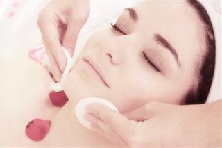 A facial will provide you with a beautiful glow. Our facials include a superficial and deep cleanse, exfoliation, steam, massage, mask and moisturise to diminish pore size, prevent breakouts, relax you, increase the blood flow. shell dawn beauty salon offers different types of facial to suit your skin type.