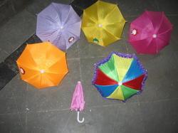We are leading manufacturers suppliers of the high quality of Kids Umbrellas. Eye catchy in appearance, these Kids Umbrellas are very light in weight and provided to the users with eye catchy pattern and durable handle.Product Details:Minimum Order Quantity 12 PieceBrand AnchorColor Yellow, Pink and various color availableSize CustomizedStand Metal