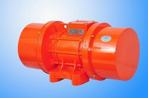 External Vibrator MotorsProduct Details:PhaseThree PhaseSpecification: Voltage: 415 V, 50 Hz (3 Phase) Speed: 1440-2880RPM Material: SS Color: Orange