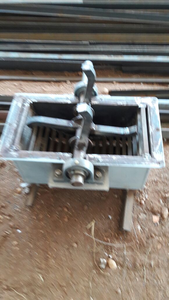 Capacity : 2 to 5 ton per hourPower : 7.5 HPPrice : Rs. 25,000 to 35,000