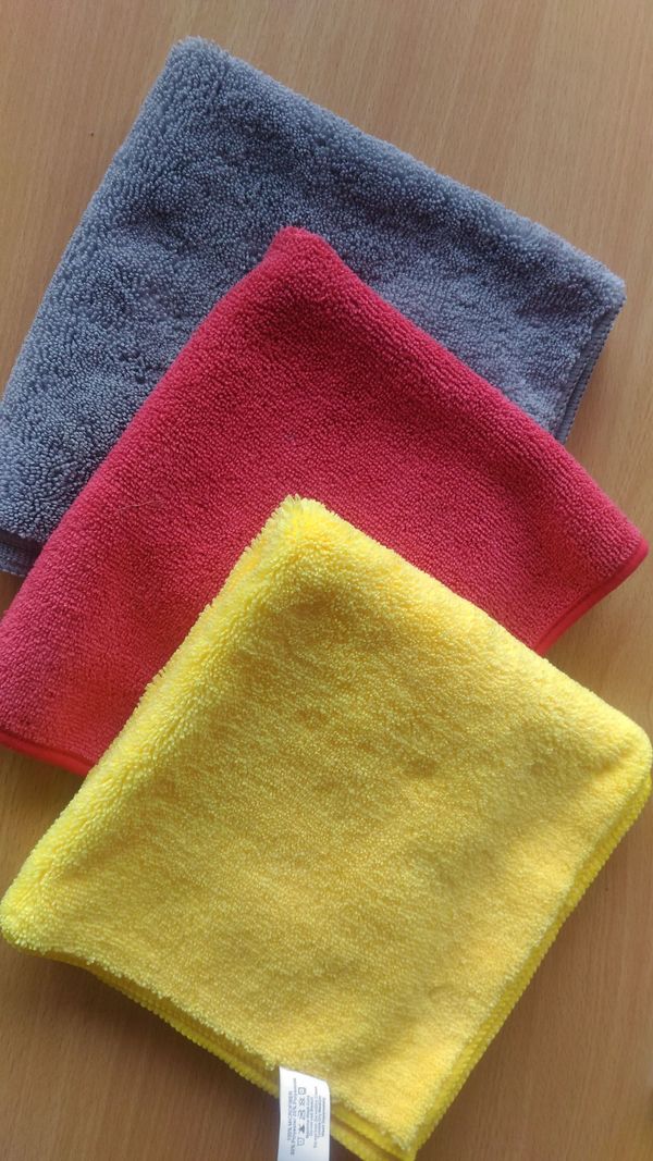 Exterior and interior car cleaning. Can absorb seven times its weight in moisture Softer, finer and more absorbent than any other cloth for car cleaning Since it is synthetic, it holds dust, dirt, and bugs well, but rinses out easily, with very little being absorbed into the cloth. Not only are these cloths more hygienic, they avoid the need for expensive (and often harmful) detergents and they get things looking far cleaner in a lot less time.