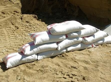 PP WOVEN SAND BAGS- pp woven sand bags made from thick polypropylene Offer the most effective way of protecting homes,buildings and rivers against flooding even though cheaper than traditional materials.PP SAND BAGS are still durable and long lasting in extreme weather conditions.