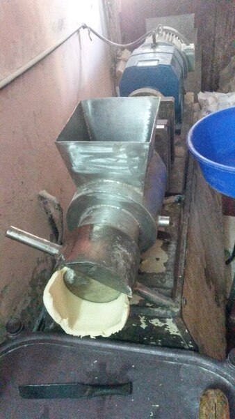 Features:2 HP Motor with gear box• Casting Helical gear box type• Food Conduct area made up of fully SS Material• Other parts MS• Singe phase or three phase• Processes up to 50 kg / hour