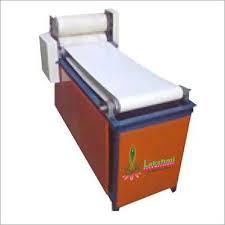 Features:• It has multipurpose usage by cutting the sheets in required size• These dough sheets can be used to prepare chapatti, boori and bakery items, etc.• Easy and fast production.• High Quality steel, the pressing wheel is processed in a special manner.• The thickness of the sheet is adjustable.• Large production and short period of time