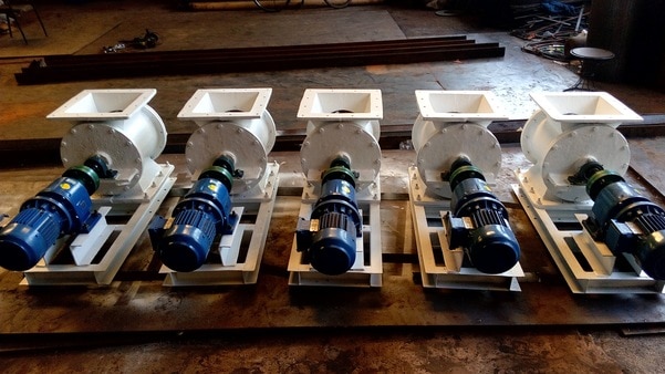 Unicon Products are distributed worldwide. Besides an extensive range of standard components, we supply international standards sanitary versions and explosions proof models.UNICON’s Rotary Air Lock Valves are designed for economical and reliable material metering and airlock service. These are Ideal for pollution control applications beneathESPs, dust collectors and cyclone separators. Our RAVs are designed to provide a low cost airlock solution for simple light duty dust collection applications.Unicon manufacturing RAV in M.S, SS, CI, AL and Cast alloy with sizes maximum upto 1200 mm and with tailor made flange types.    High filling Efficiency    Sheared angle inlet    Minimum air leakage.    Explosion proof model available up to 10 bar.    Customized solution    Square and circular Flange with International Standards    Robust body adequately stiffened to prevent distortion.    Various Deive options like chain, direct, pneumatic and hydraulic