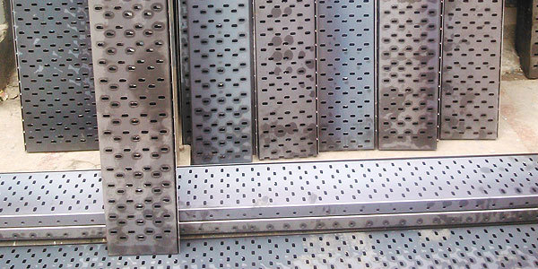 We are widely known for designing Hot Dip Galvanized Perforated Type Cable Trays that are highly durable and the holes provide necessary ventilation. These are suited for heavy cables that demand extra protection from physical damages. These are available in various standard dimensions and lengths as well as offered as per the specification of our clients.