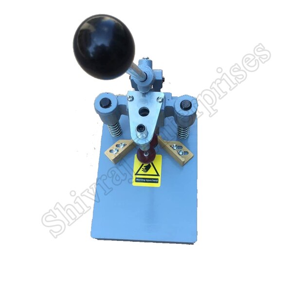 Products information:Diamond 1 Corner Punch.10mm Radius Corner Cutter.Corner Cutting Guide.10mm redius thumd cutter for celendar hooks.Margin guide to align and center thumb cutter.PRICE:5500/-+ GST