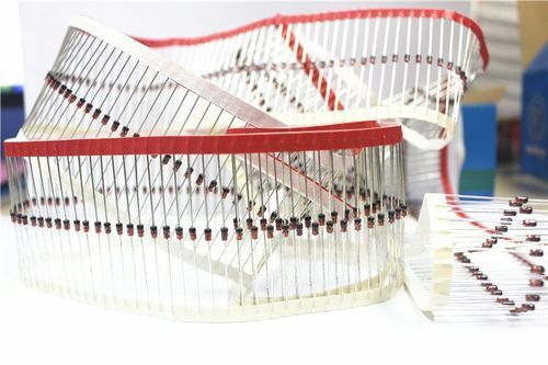 The 1N4148 is a high-speed switching diode fabricated in planar technology, and encapsulated in hermetically sealed leaded glass SOD27 (DO-35) package.Features:Hermetically sealed leaded glass SOD27 (DO-35) packageHigh switching speed: max. 4 nsGeneral applicationContinuous reverse voltage: max. 100 VRepetitive peak reverse voltage: max. 100 VRepetitive peak forward current: max. 450 mA.Applications:High-speed switching.