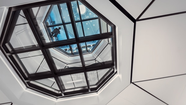 Product Details:Color	TransparentWidth	5 to 15 InchesFeature	Low moisture permeabilityMatching up with the requirements of our clients, we are involved in offering Hollow Insulating Glass.