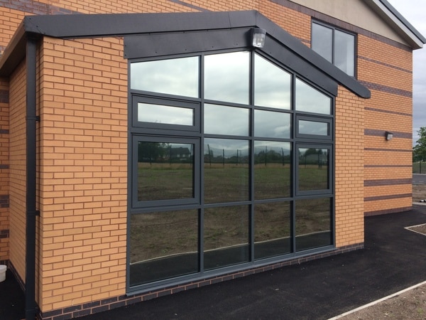 Product Details:Color	BlackWidth	8 to 16 InchesThickness	5 to 20 mmKeeping the diverse requirements of customers in mind, we are instrumental in providing Hard Coating Reflective Glass.