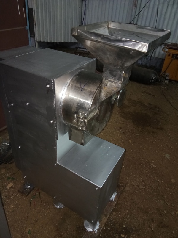 it is designed to grind coconut kernal into the fine desiccated coconut powder.capacity: 200 nuts- 500 nuts\hr,1500 nuts\hr,2500 nuts\ hr is available.material: SS 304 FOOD GRADE