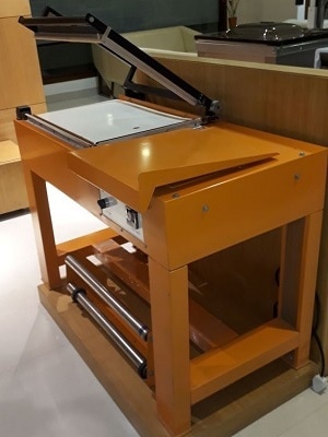 L-Sealer Manual Machines are used for packaging sweets, medicines, confectioneries, stationaries and garments. Our L-Sealer Manual Machine is made at our ultramodern manufacturing facility by using the best quality materials and sophisticated technology. Our clients can avail these machines from us at nominal prices.We also have low cost model in Manual L sealer machine