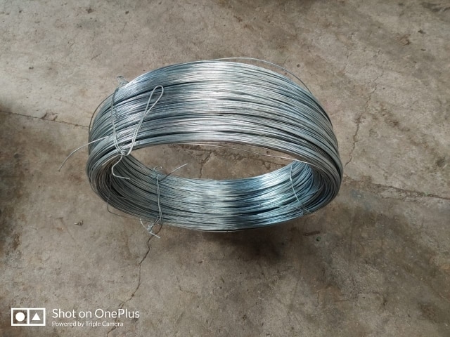 widely used for various industrial purposes. our assortment of galvanized wire is produced from ms wire of different gages and coating thickness for various kinds of applications. salasar alloy and steel ind. offers hot dip g.i. wires in size range 1.6 to 4 mm, of consistent mechanical properties, uniform zinc coating, bright surface finish. these are mild carbon steel wires, which are coated with zinc , so as to impart the base wire with superior properties.the zinc coated galvanized wires are highly resistant to moisture and mechanical damage (than other surface coatings), and have a very bright and smooth surface finish.the zinc coating varies from 30 to 150 gms/sq.mtr. zinc coating is done through galvanised processes.the tolerance of theses wires is (+/-) 2.5%. the uts ranges from 300 to 800 mpa. specificationsdiameter :- range 1.2 to 4 mm.uses :- chainlink, barbed wire, Chicken Mesh, bucket handle and hangar manufacturer etc