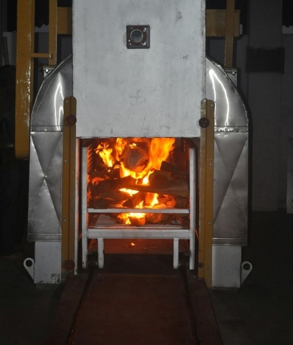 हीटिंग तत्वों से विकसित गर्मी के साथ एक पालतू शरीर का दाह संस्कार करने के लिए यह एक पर्यावरण-अनुकूल तरीका है, जो पालतू निकायों के निपटान से जुड़ी हाल की समस्या की आवश्यकता को पूरा कर सकता है।इसे इस तरह से डिज़ाइन किया गया है ताकि इलेक्ट्रिक कॉइल से अधिकतम गर्मी का विकास पालतू शरीर (यानी अधिकतम दहन दक्षता) के दाह संस्कार के लिए किया जाता है और वायु इनपुट पूर्ण दहन और नियंत्रित के लिए आवश्यकता के अनुसार होता है ताकि फ्ल्यू गैस में कम निलंबित कण हो।