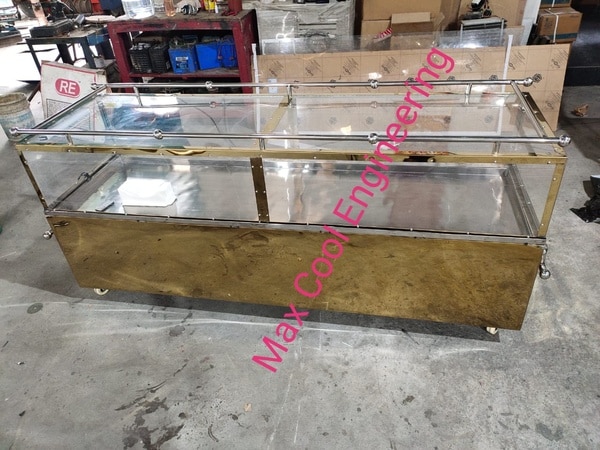 MC Gold Square Box with Handrail Model