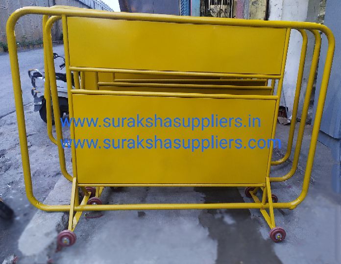 Size: 4FeetH*6FeetLMaterial: MSColour: Powder coated YellowNumber of Wheel: 4 NosMiddle Sign Board Size: 2FeetH*4FeetLAdditional Charges for Text and signages