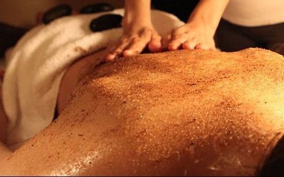 Body Scrub up and indulge yourself with our best body scrubs to leave your skin feeling silky smooth and baby soft. Whether you’re looking for a gentle body exfoliator to prep your skin for a natural sun kissed glow or you want a gritty formula to buff away and banish dry skin.