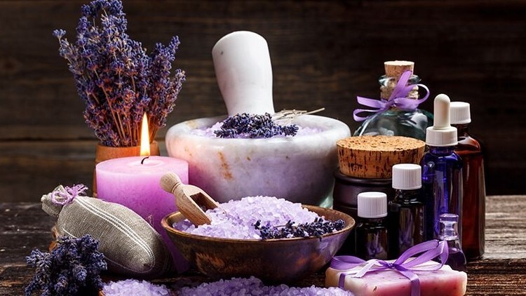 Aromatherapy massage is Swedish massage therapy using massage oil or lotion that contains essential oils (highly concentrated plant oils).
During an aromatherapy massage, you inhale these essential oil molecules or absorb them through your skin. They are thought to promote beneficial changes in your mind and body by affecting the limbic system, a region of the brain known to be involved in emotion.
