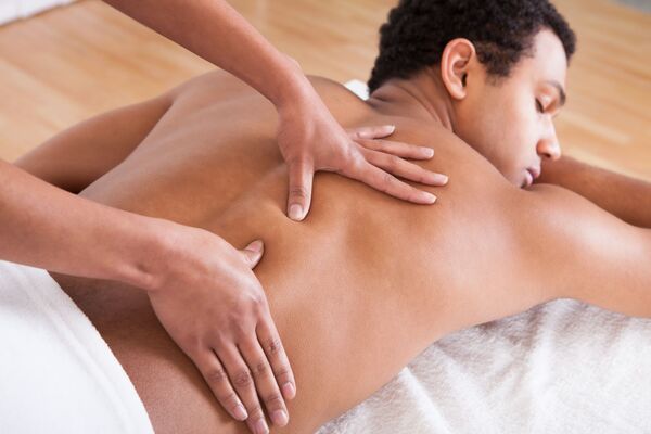 A type of massage therapy, deep tissue massage involves applying firm pressure and slow strokes to reach deeper layers of muscle and fascia (the connective tissue surrounding muscles).
It's used for chronic aches and pain and contracted areas such as a stiff neck and upper back, low back pain, leg muscle tightness, and sore shoulders.