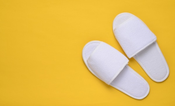 Pure white thick disposable slippers | Hotel Linen Supplier