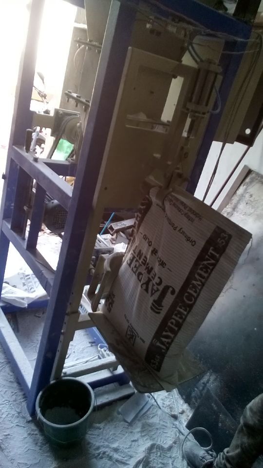 • Ideal for Superfine powder, Fine powder, Cement, etc.• Accuracy: +/- 0.2 % in weight• Speed: Up to 3 bags per minute• Capacity: 20-50 kg.• Gate operation: Pneumatic• Power Supply: 240 Volt AC, 50 Hz and 3-phase 415 volt AC• Air pressure: 6-8 KgValve Type Bag Filling Machine manufacturerValve Type Bag Filling Machine manufacturer in VadodaraValve Type Bag Filling Machine manufacturer in GujaratValve Type Bag Filling Machine manufacturer in India.