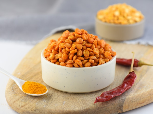 Diet chana dal is a light snack to munch along with tea. It is a combination of chana dal and exotic spices. As it is chana dal namkeen it is full of proteins. It has crunchy and crispy taste which is liked by everyone.