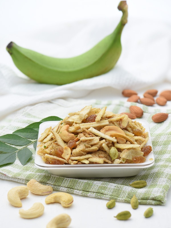 Kela Chiwda is a favourite food of the Jains. They find it to be an ideal, nutritious food during fasting. It is a salty snack made of healthy ingredients and amazing flavours. The ingredients present here are banana, dry fruit, kadipatta, salt and sugar. This tasty Jain Kela Chiwda is one of the popular Jain-friendly food products. Place online order of 200 gm snack at Foodspot. The food contains 0.7 gm protein, 9.5 gm fat and 17 gm carbohydrate.Benefits: Jain Kela Chiwda is a great energy providing food.Chiwda or rice flakes is rich source of carbohydratesBanana is a nutritious fruit – contains Vitamin C, contains manganese which is beneficial for skinPotassium present in banana fruit is healthy for heart; this fruit also aids the digestive system. Dry fruits are super foods that boost up human immunity