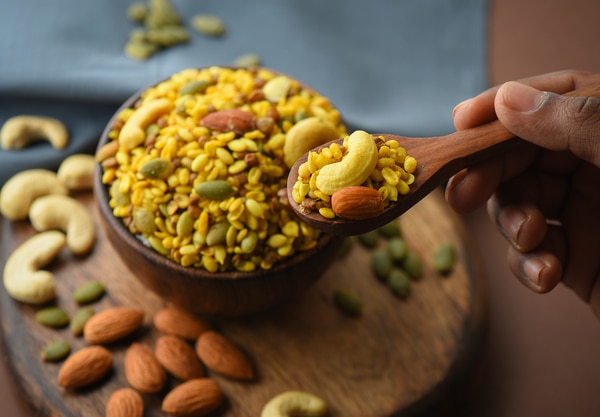 Kashmiri Dalmooth is a mixture of different types of seeds and dals. It is a combination of split green gram, spinach, gram flour, cashewnuts, raisins and enriched with musk melon seeds. It is a perfect option for that mid meal indulgent cravings.