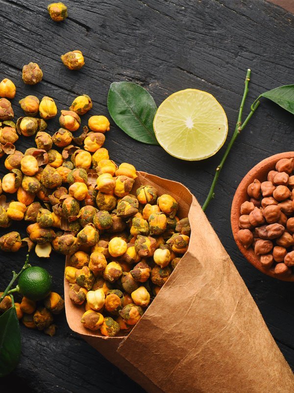 Lemon Chana is typically eaten as a snack. It is low in fat and packed with energy which works well to satisfy hunger and keeping blood sugar level stable. Also the crispness of chana and tanginess of lemons enhances the flavours. You must try this delightful and super yummy lemon chana.