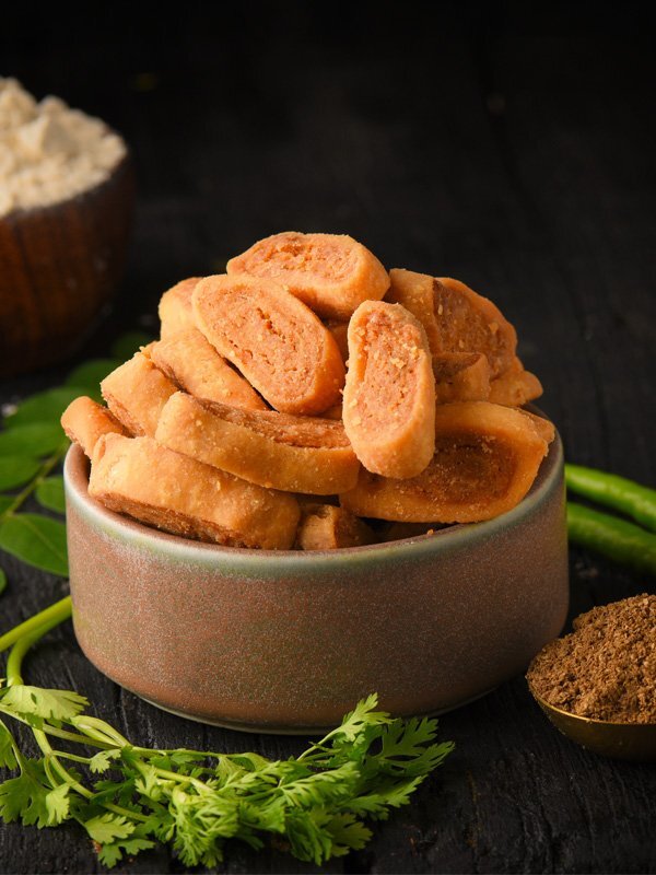 Mini Bhakarwadi is a besan rolled snack filled with sweet and spicy coconut filing enhanced with the flavour of toasted spices. Bhakarwadi is also a popular snack of Gujarat and Maharashtra. It has a perfect fusion of sweetness, tanginess and spiciness. It is handy size spiral shaped that is extremely mouth watering.