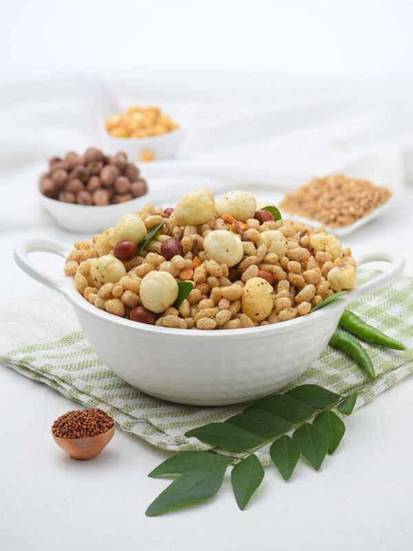 Roasted multigrain chiwda is a healthy food specially made with puffed grains. It has many roasted grains which are combined to give you the perfect taste of goodness. It is a fun option for a craving between meals to just munch on something.