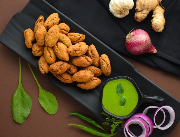 Methi Muthiya are dumplings made from chickpea flour and fenugreek leaves. It is one of the most favourite snack of Gujaratis. It has an exciting crunch and tongue- tickling flavour which will make you have more and more.