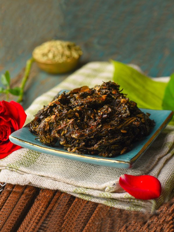 The popularity of betel leaves as post-meal refreshments is unbeatable and unparalleled. Right from the olden days, it has been a favourite of the royals and the commons alike. The mixture of Maghai Paan by FoodSpot consists of betel leaves, fennel seeds, cardamoms, and dry dates, with gulkand in the end to add the lovely, sticky texture of an authentic Calcutta paan. The intense flavour is a contribution of the elaichi, the sweetness comes from the dry dates and the fennel seeds help balance it out with the crunch and freshness. The mukhwas has 0 grams of protein, merely a gram of fat and 20 grams of carbohydrate, providing 100 kcal of energy.Benefits:Betel leaves are excellent mouth fresheners and work as great oral antisepticCardamoms help with bad breath, prevents cavities and helps with digestive ulcersDate helps balance blood sugar and blood pressure levels, and are rich in antioxidant