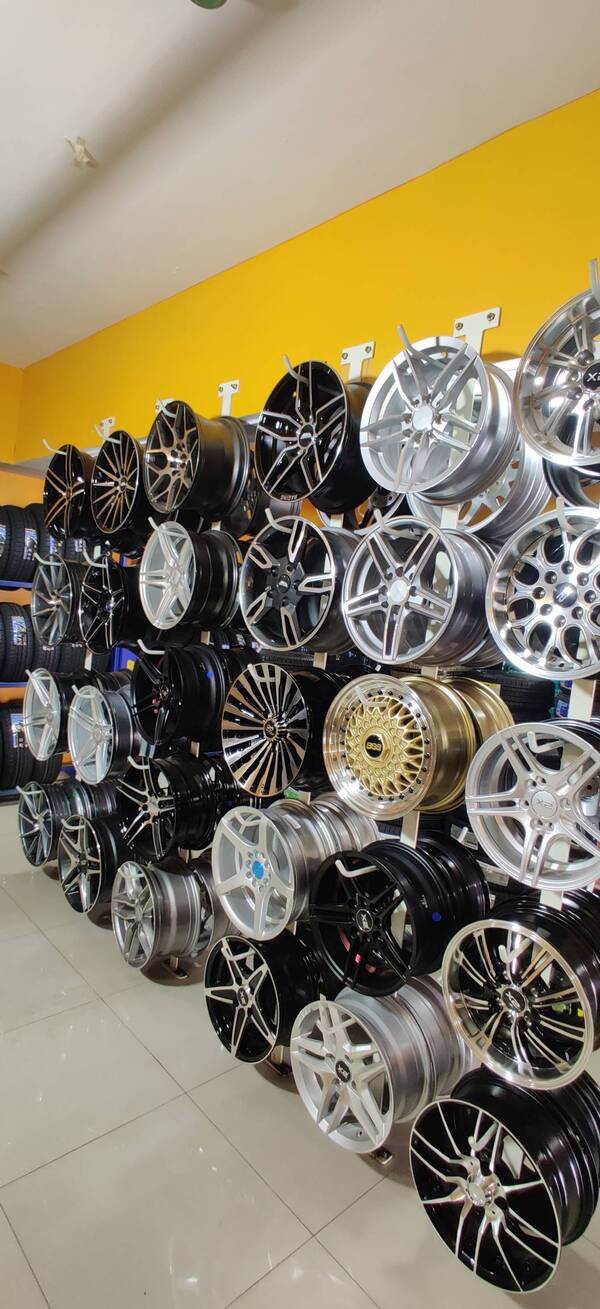 WE HAVE A WIDE RANGE OF ALLOY WHEELS FOR ALL CARS AVAILABLE WITH US IN SEVERAL BRANDS AND DESIGNS.