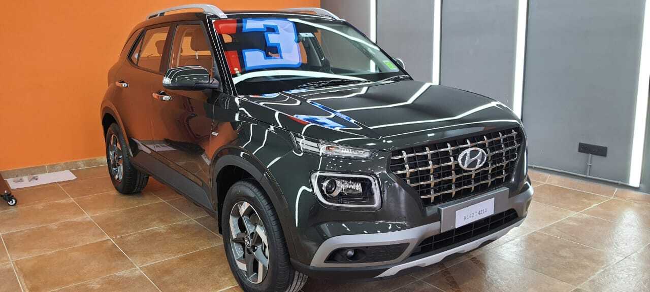 Ceramic Protective hard 9H is sparkling with a ceramic reflective glaze and becomes hydrophobic. The product creates an invisible protective layer with a hardness of 9H. It makes the car body even three times more resistant to scratches, UV rays and temperatures.This molecular 3D technic, the highest standard of nanotechnology in the interior and car body. It means your car is fully protected after 24 hours after application and since that moment the protection lasts for years. And we provide warranty period of 1 year. CERAMIC are permanent and only removable by targeted treatment, available only in professional SHIFTERZ super-pro stores throughout the world.SHIFTERZ, the owner of the brand, faces the uneven appearance of your vehicle and offers you a nanotechnological series of C3 & ceramic coatings for a wide range of application