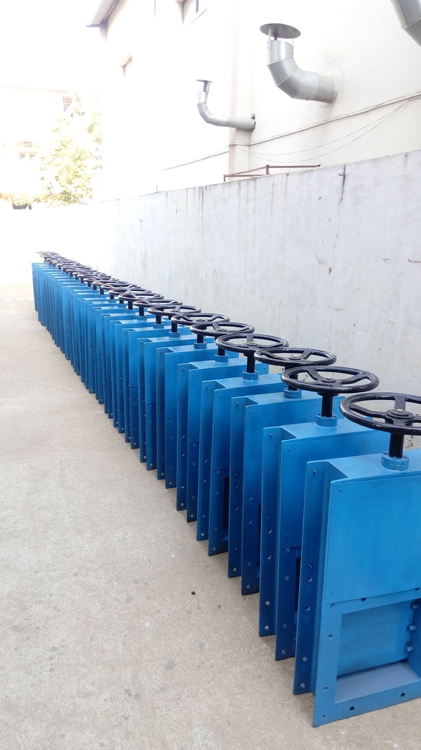 Pneumatic slide gate