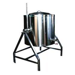 It improves the cooking speed with low energy cost, high performance and without burning. Make solid and liquid preparations in bulk with equal ease. These are designed with single as well as double jacketed for different uses.