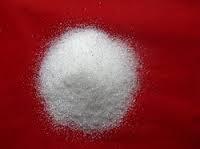 1,4 DIBROMOBENZENE is widely used as a heavy liquid solvent as well as a motor oil additive. It finds application as an intermediate in the manufacture of organic chemicals such as dyes, pharmaceuticals and flame retardants for polymeric materials. Soluble in alcohol, benzene, chloroform, toluene and carbon tetrachloride.