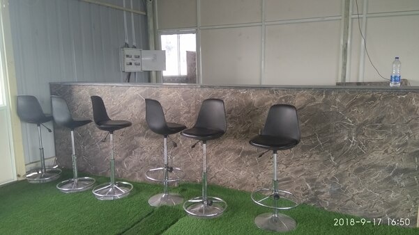 Height-adjustable chairs suitable for cafes, pubs, bars counters or can be used as a cash chair 